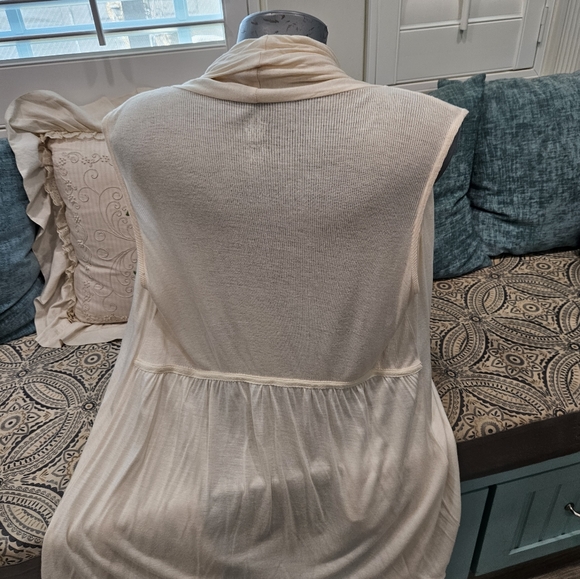 Jessica Simpson vest 😍 - Picture 7 of 7